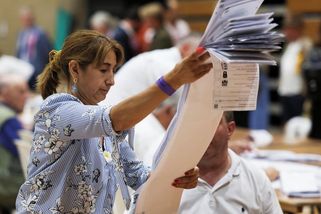 Farage uspěl ve volbách a vrátí se do parlamentu - Novinky